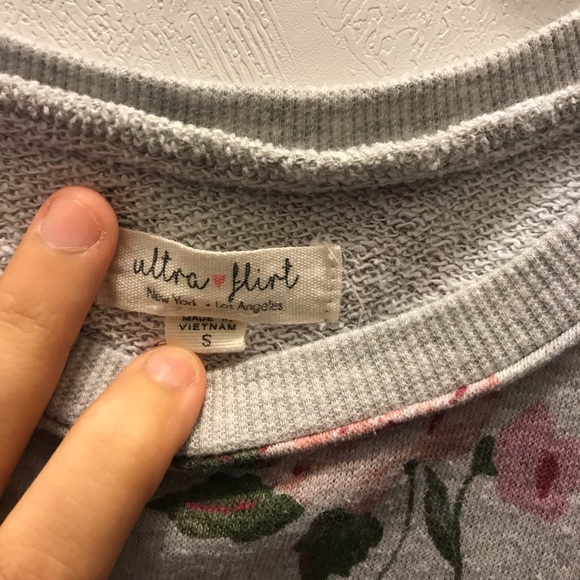 floral long sleeve cut shoulder top - Picture 3 of 3